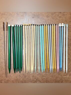 Vintage BOYE- 185 Assorted Metal and Wood Knitting Needles bundle & a neat case